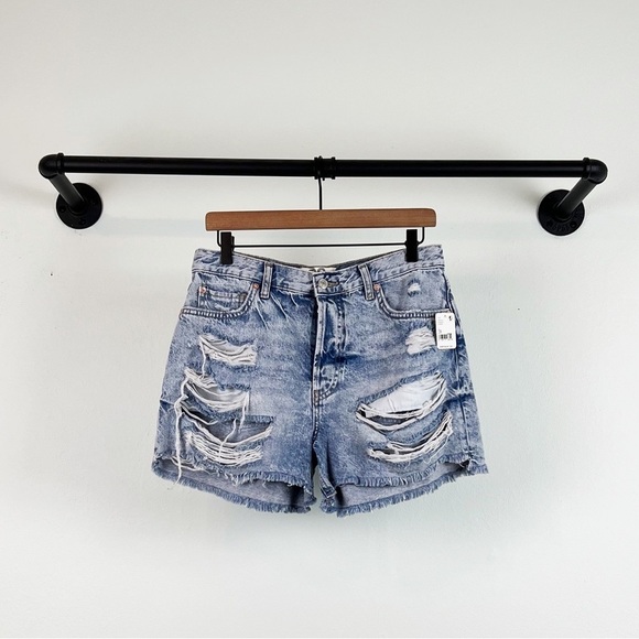 NWT Free People Maggie Mid Rise Distressed Denim Shorts Distressed Acid Wash - Picture 7 of 11